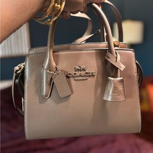 Coach Andrea Carryall – Refined Calf Leather (Gold/Dark Stone)